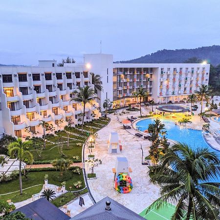 Harris Resort Batam Waterfront Sekupang Exterior photo