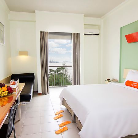 Harris Resort Batam Waterfront Sekupang Exterior photo