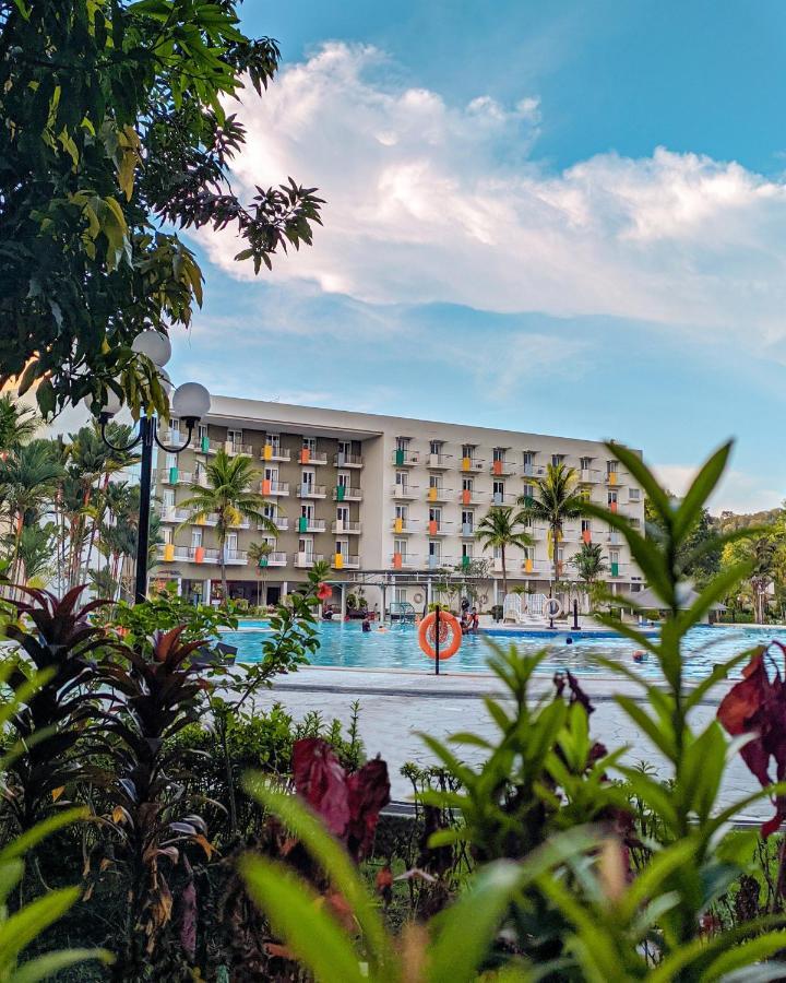 Harris Resort Batam Waterfront Sekupang Exterior photo