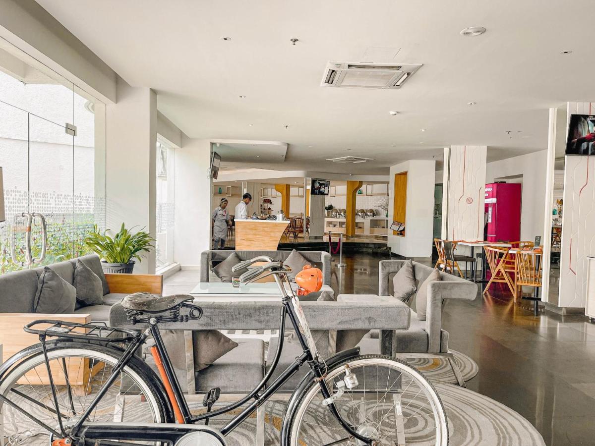 Harris Resort Batam Waterfront Sekupang Exterior photo
