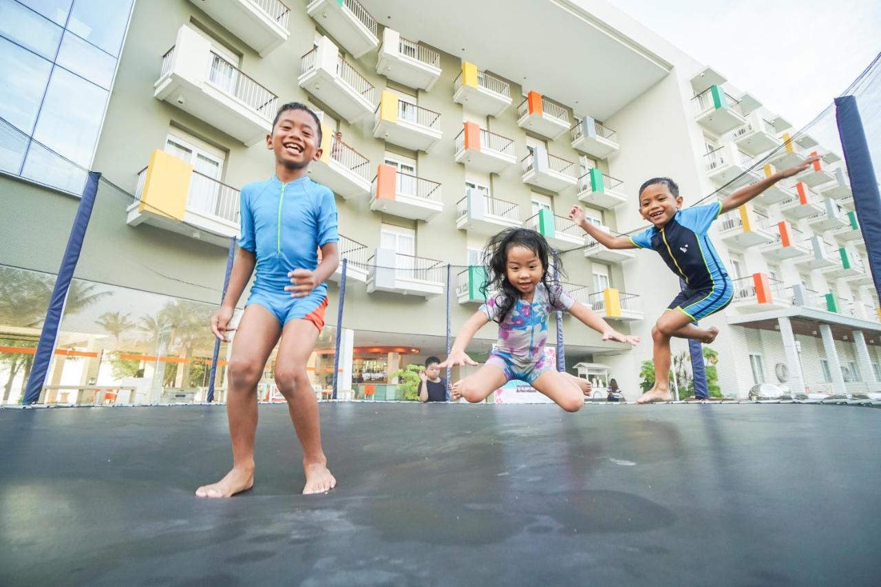 Harris Resort Batam Waterfront Sekupang Exterior photo