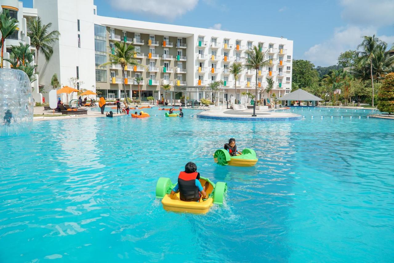 Harris Resort Batam Waterfront Sekupang Exterior photo