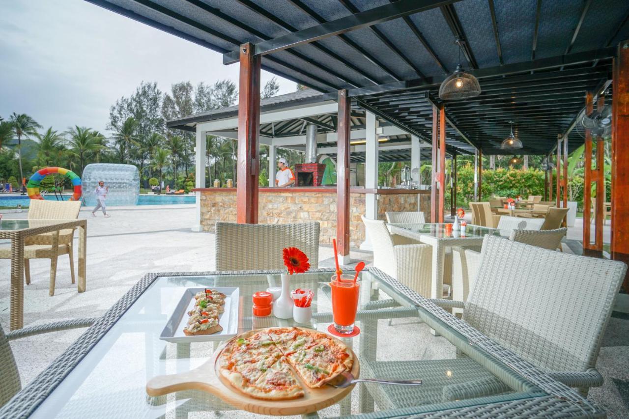 Harris Resort Batam Waterfront Sekupang Exterior photo