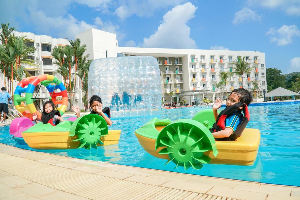 Harris Resort Batam Waterfront Sekupang Exterior photo