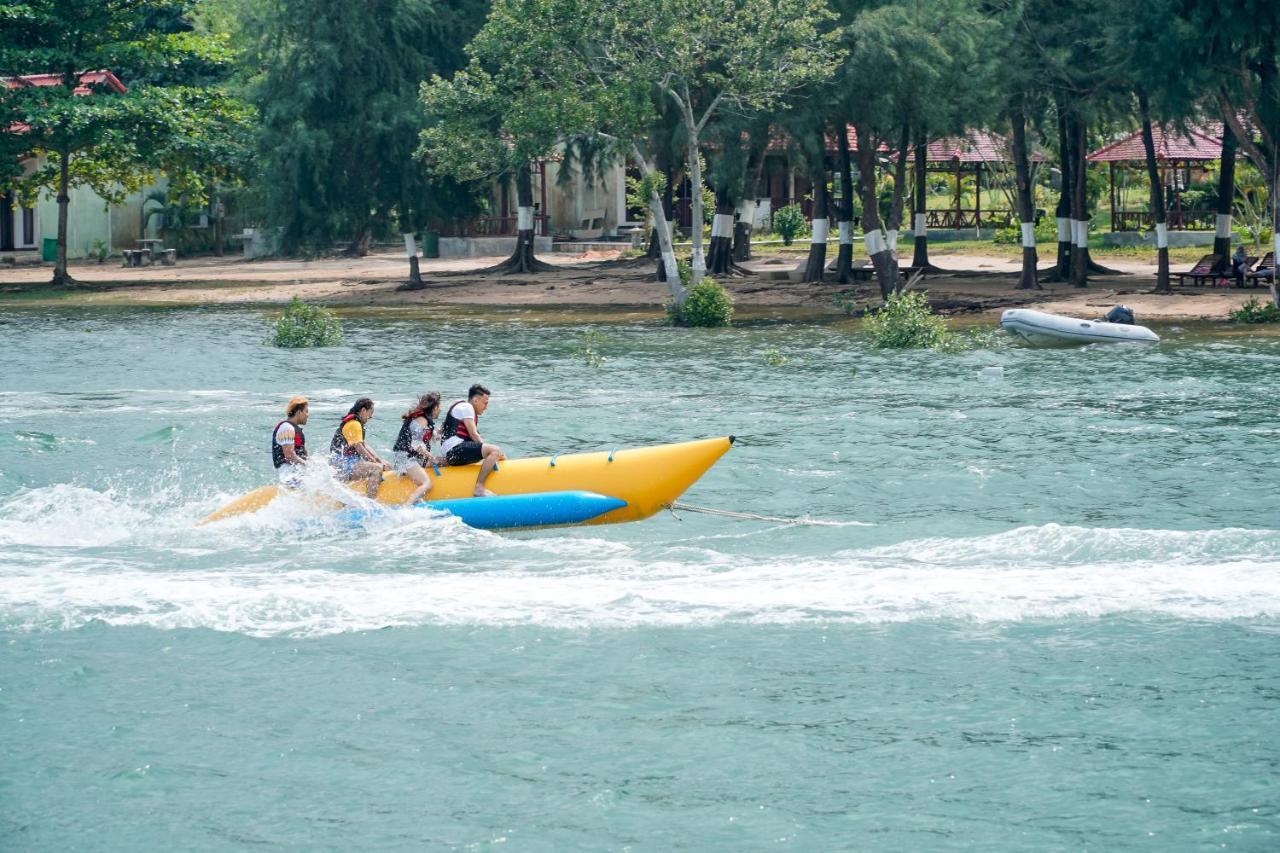 Harris Resort Batam Waterfront Sekupang Exterior photo