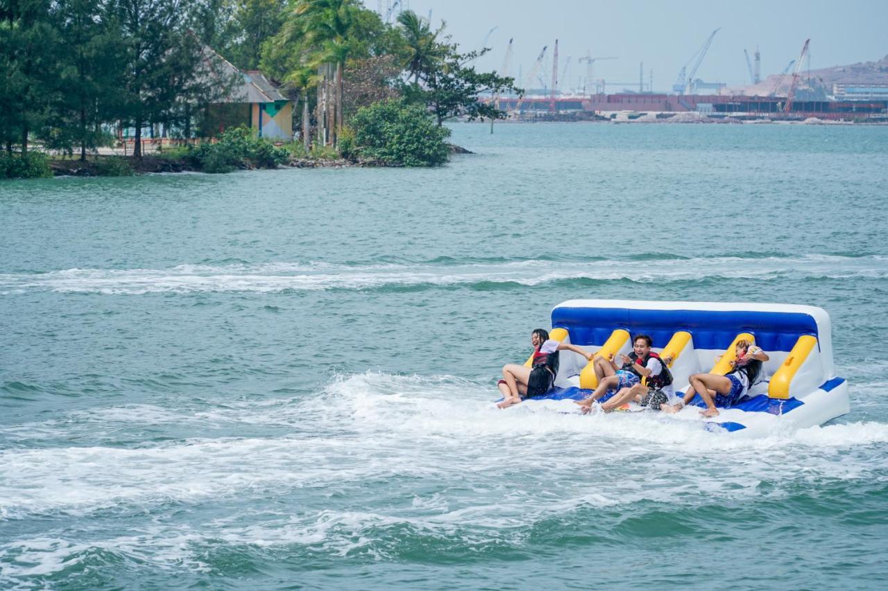 Harris Resort Batam Waterfront Sekupang Exterior photo