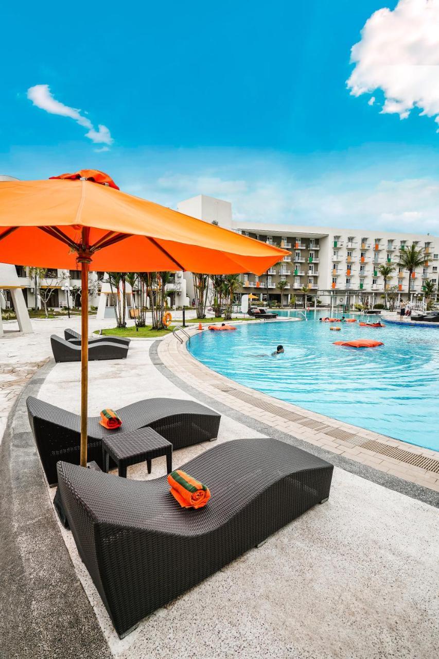 Harris Resort Batam Waterfront Sekupang Exterior photo